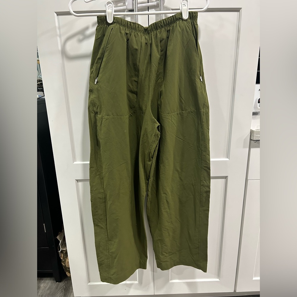 Lululemon - Olive Green Women’s Pants